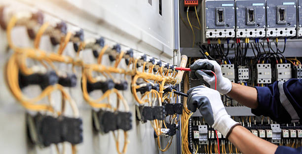 Professional Electrician technician working in North Lynnwood, WA
